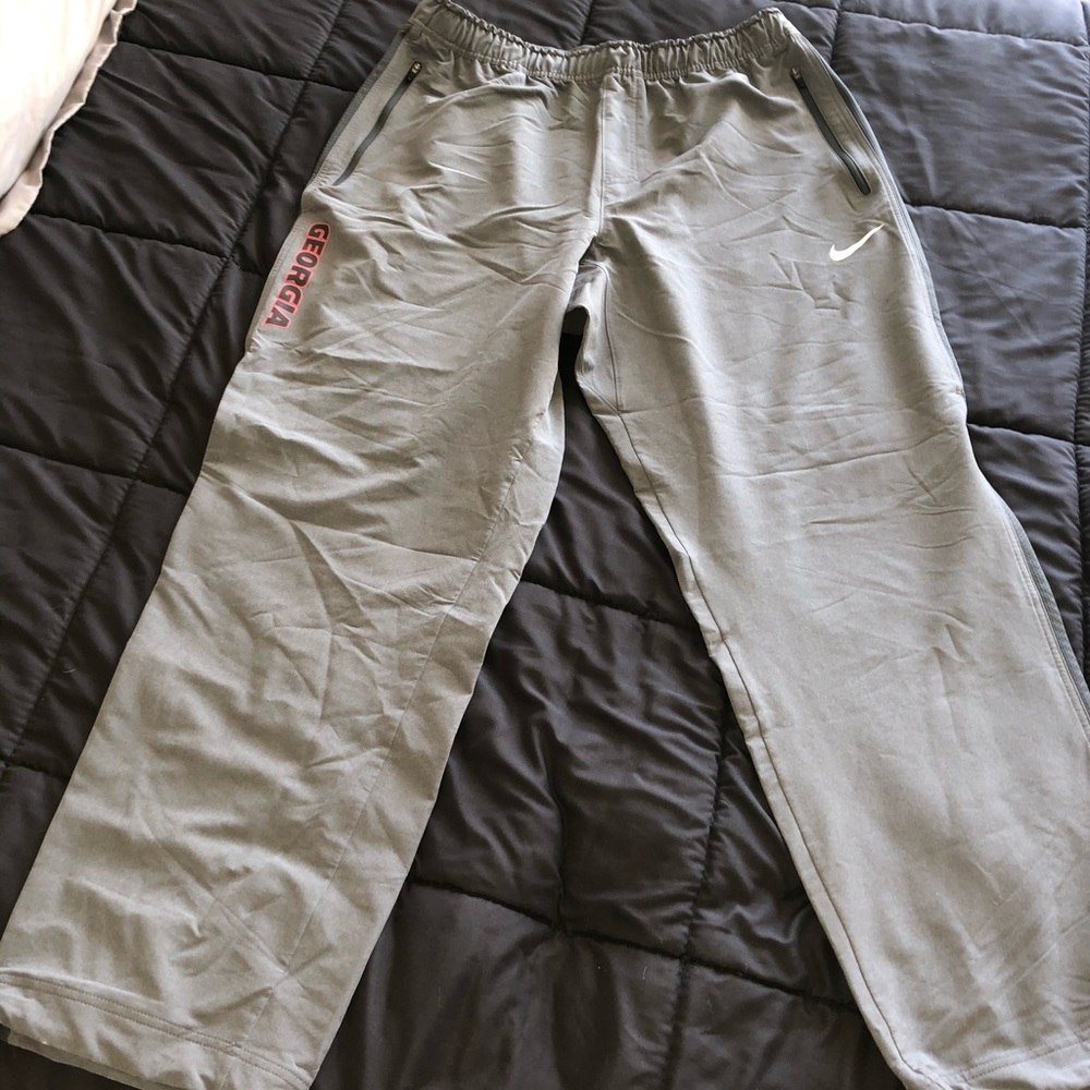 EUC Nike Georgia train pant